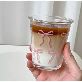 โบว์สีชมพูออกแบบน่ารักการ์ตูนชายแดนถ้วยกาแฟผลไม้ถ้วยชาของขวัญสำหรับครอบครัวของขวัญสำหรับสาว ๆ วัสดุแก้ว Borosilicate