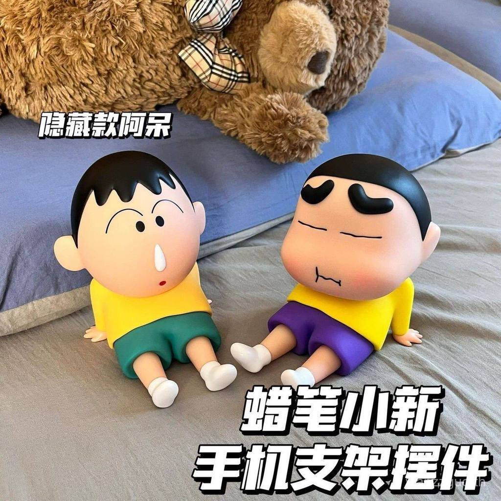 รถสไตล์ใหม่ Crayon Shin-Chan Dumb Anime Lazy Phone Holder Desktop Jewelry อินเทรนด์ Play Figure