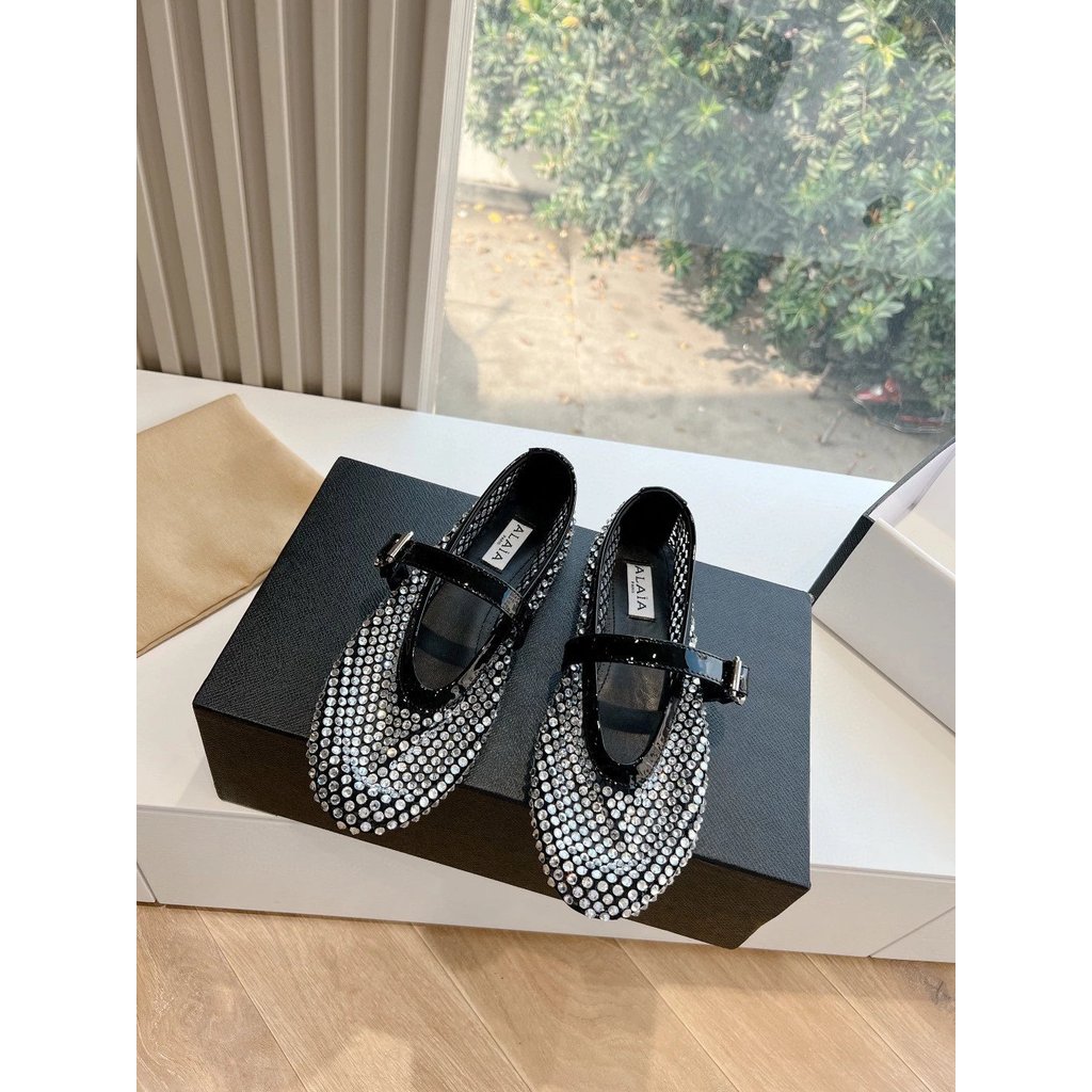 รองเท้าบัลเลต์แฟชันหรูหราสำหรับเต้นรำจากแบรนด์ First Line Ya และ Alaia