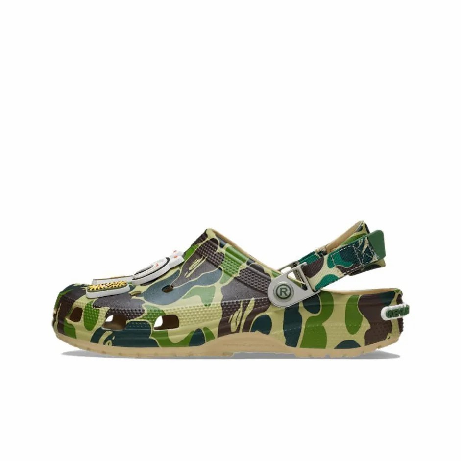 （ของแท้ ）BAPE X Crocs Classic Clog รองเท้าแตะUnisex