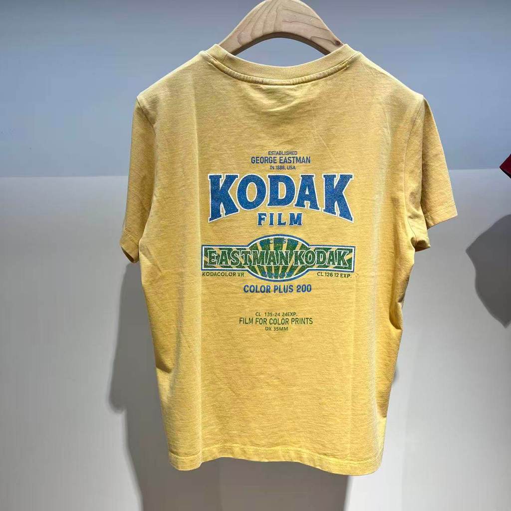 KODAK KODAK Distressed Letter พิมพ์แขนสั้นเสื้อยืดลําลองผู้หญิง