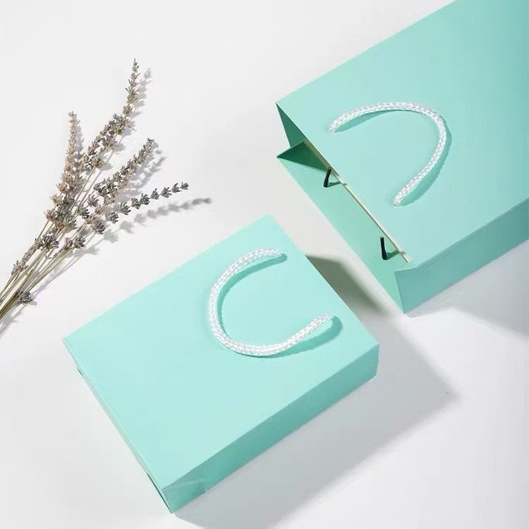 10pcs/set กระเป๋ากระดาษคราฟท์ตั้งยาว ตัวตั้งยาวสวย แพ็คหลายชิ้น มีเชือกจับธรรมดา กระเป๋ามือถุงของขวัญ