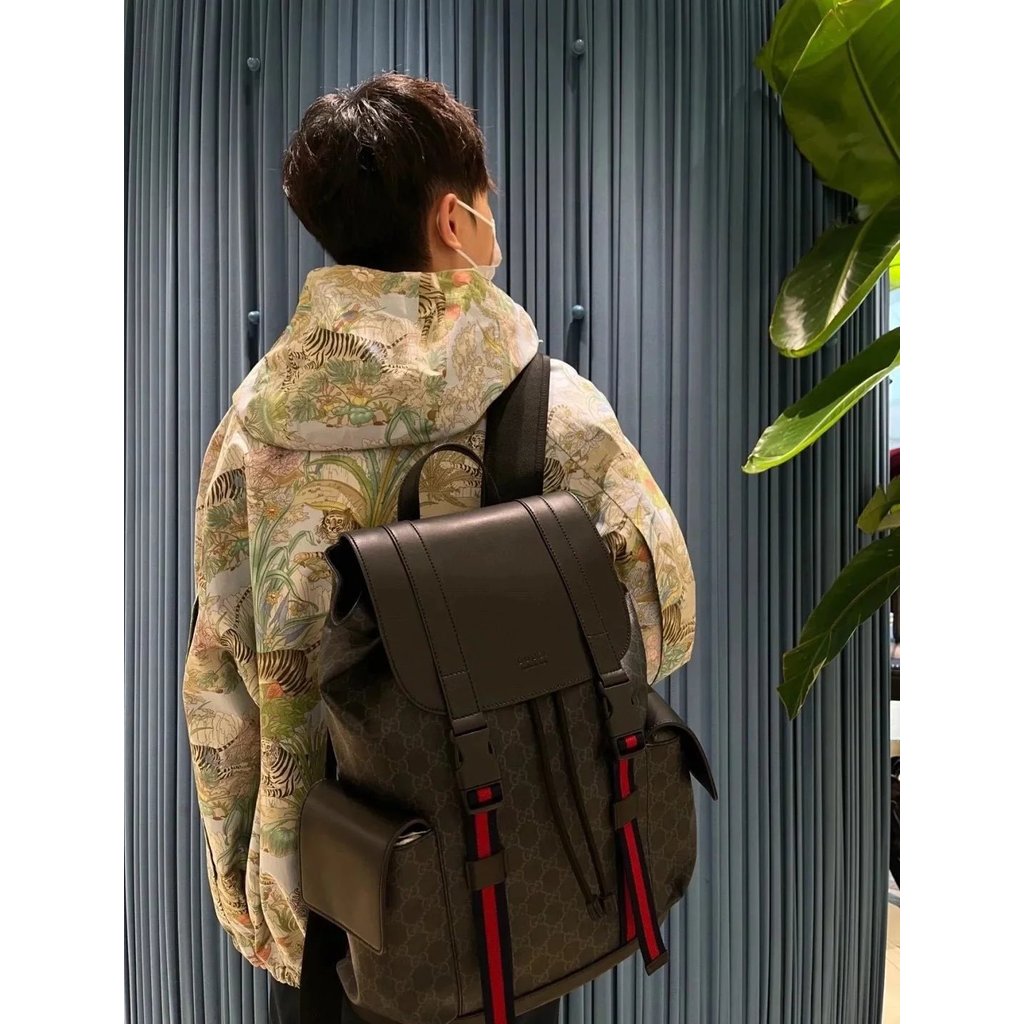 Gucci Gucci Mens Bag Backpack Drawstring Buckle Flap Backpack กระเป๋าคอมพิวเตอร์ Double G พิมพ์กระเป