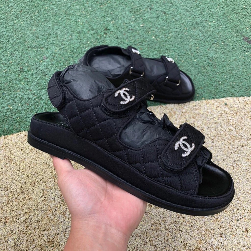 รองเท้าแตะ Chanel สีดําเลื่อม Size: 35-40
Chanel/Chanel รองเท้าผู้หญิง 2022 รองเท้าแตะชายหาด Velcro 