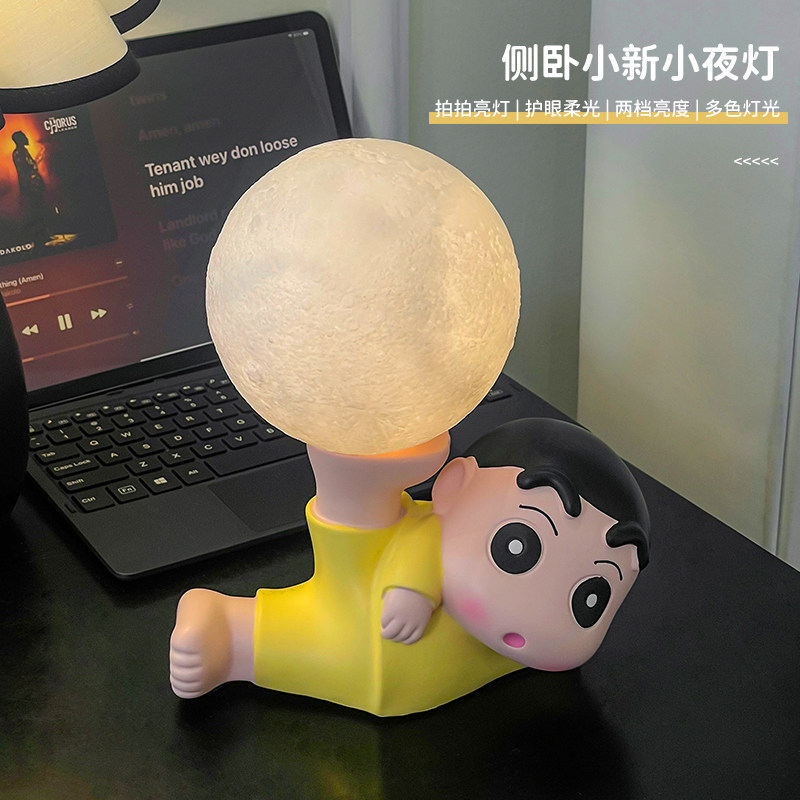 Crayon Shin-Chan Paipai Light Night Light ห้องนอนข้างเตียง Sleep Light บรรยากาศโคมไฟตั้งโต๊ะการ์ตูน 