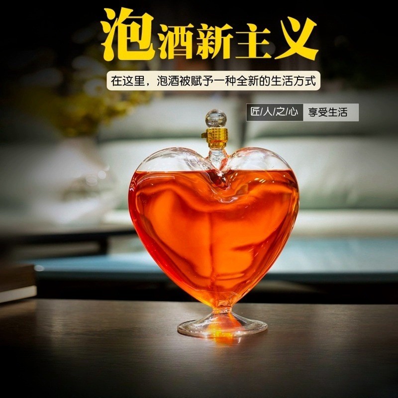Creative heart-shaped and unique-shaped empty glass bottles for infusing liquor, artistic liquor bot