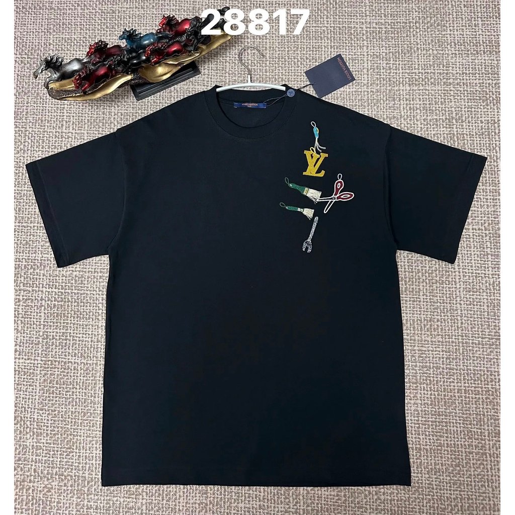 รุ่น V หน้าอกตัวอักษรเครื่องมือองค์ประกอบปักโลโก้ Casual แฟชั่น All-Match สบาย Breathable รอบคอแขนสั