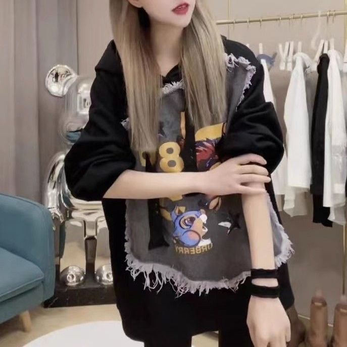 ปลาค็อด 2026ไม่ซ้ําการ์ตูนจดหมายแพทช์พิมพ์คลุมด้วยผ้าเสื้อสวมหัวด้านบนผู้หญิง2025ฤดูใบไม้ร่วงสไตล์ให