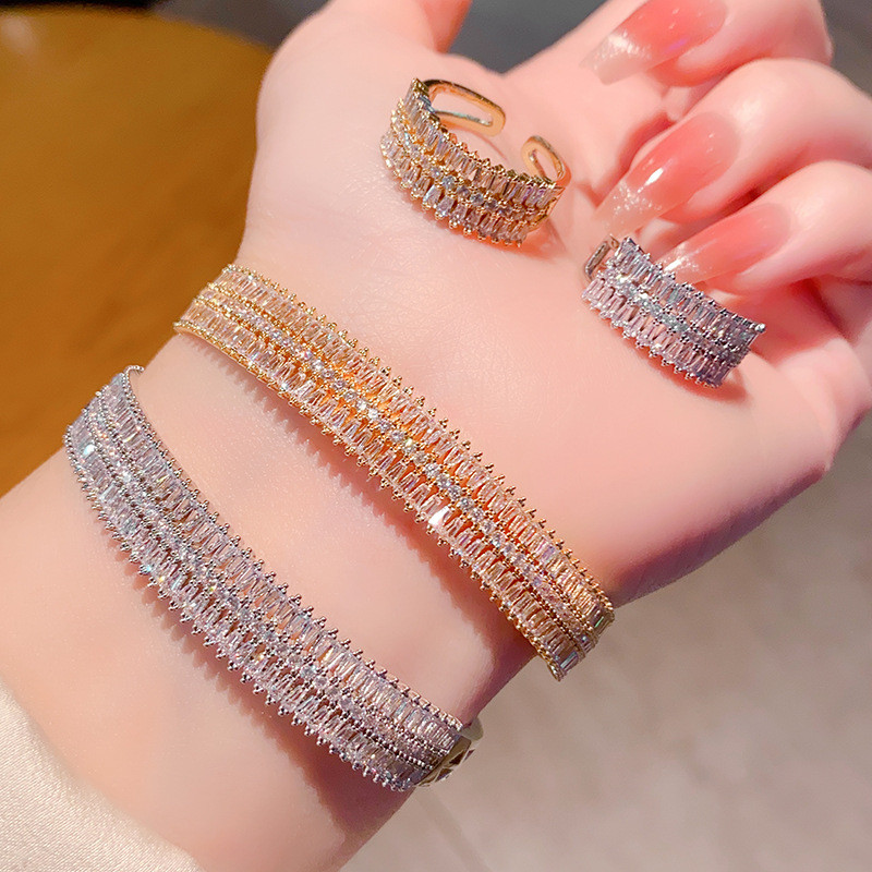 ทองแดง Micro-Inlaid Zircon T แหวนเพชรเรขาคณิตเปิดแหวนเป็นมิตรกับสิ่งแวดล้อมทองเหลืองชุบ 18k Gold สี 