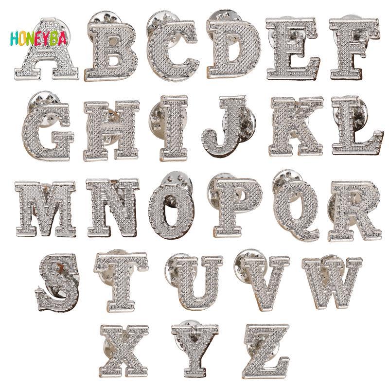 <Honeyba> 2PCSใหม่โลหะเริ่มต้นA To Z Pin 26 ตัวอักษรภาษาอังกฤษเข็มกลัดเสื้อสูทป้ายLapel Pinแฟชั่นเคร