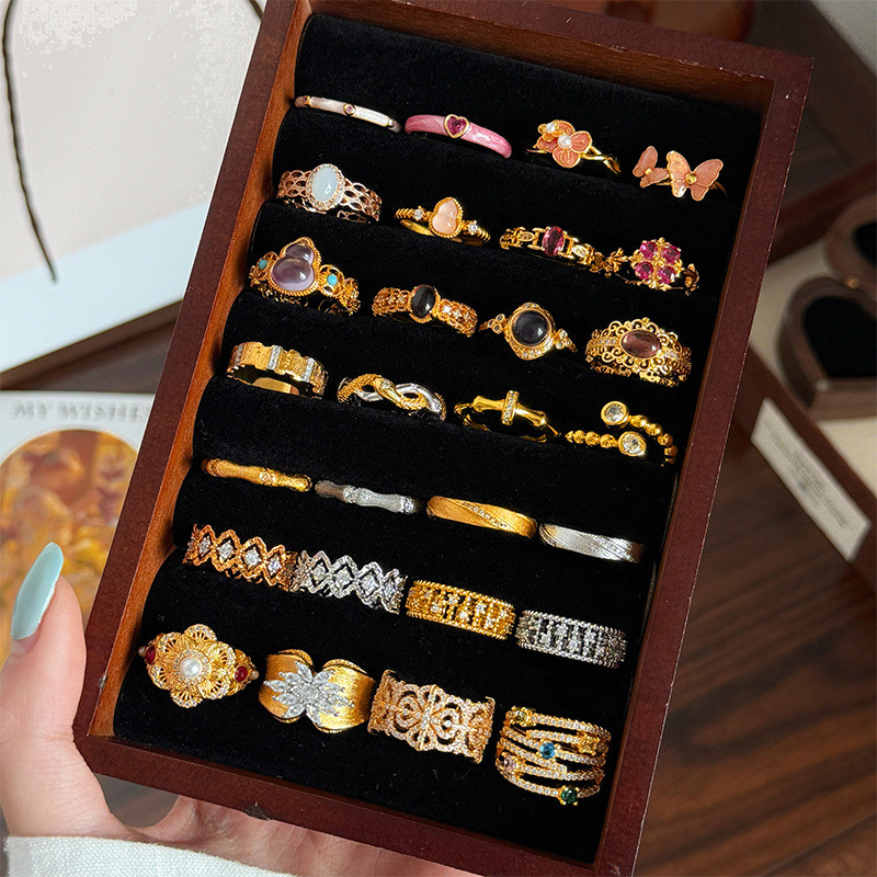 Little Red Book Classy Niche Design Ring PN4X - สไตล์เรโทรสำหรับคุณผู้หญิง