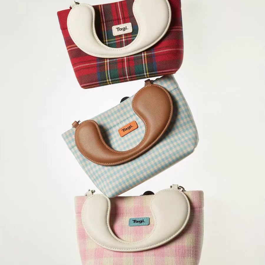 .Call me < call me Handbag Adjustable Crossbody Cute One-Shoulder Three-Purpose Bag