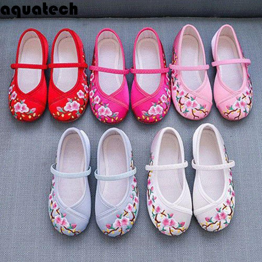 รองเท้าเต้นรำสำหรับเด็กผู้หญิง อควาเทค สไตล์น่ารัก ลายปักดอกไม้บนพื้nรองเท้าซาตินนิ่ม