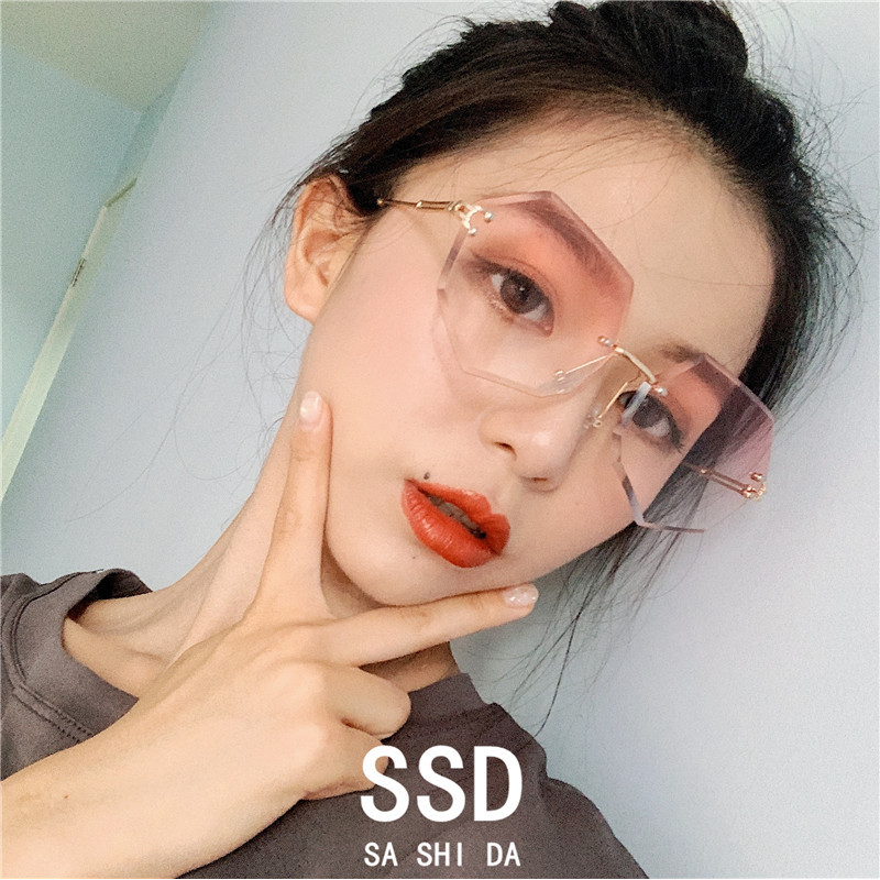 Influencer Street Shooting Chain แว่นตากันแดดหญิง 2019 สไตล์ใหม่เกาหลีรุ่นอินเทรนด์ Anti-Ultraviolet