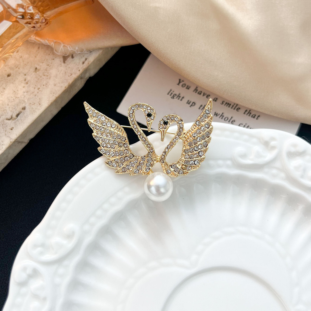 高胸女生春秋季开针级时尚花简约优雅气质西装大衣防走光扣High-end Double Goose เข็มกลัดผู้หญิง อเนกประสงค์ Pin แฟชั่นหน้าอก