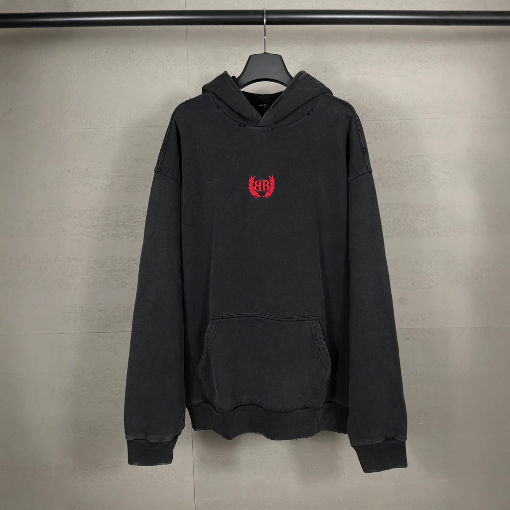 OJEY ลายเสื้อล่าสุด แจ็กเก็ตซิปมีฮู้ดแบบ loose fit พร้อมปักโลโก้ที่อกเสื้อ