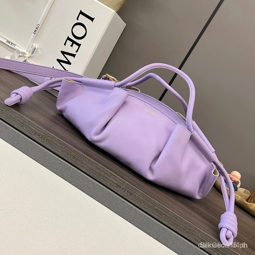LOEWE **Luojia Bags รุ่นใหม่ขนาดเล็ก Paseo Dumpling bag ฝีมือประณีตด้วยดีไซน์เรียบหรู ด้ามจับวิ่งทั่