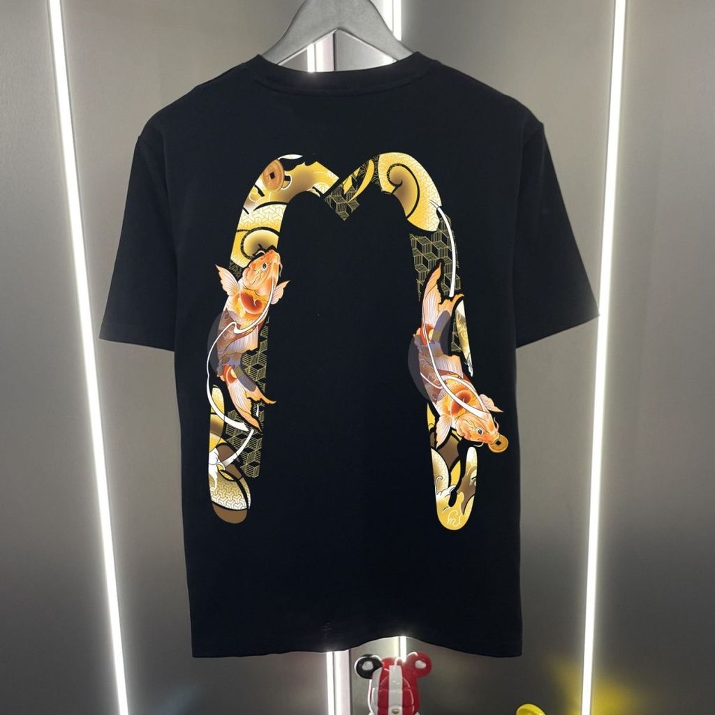 เสื้อยืดแขนสั้น EVC Street Wear Koi พิมพ์ลายปลาคาร์ปขนาดใหญ่รอบคอ ทำจากผ้าฝ้าย