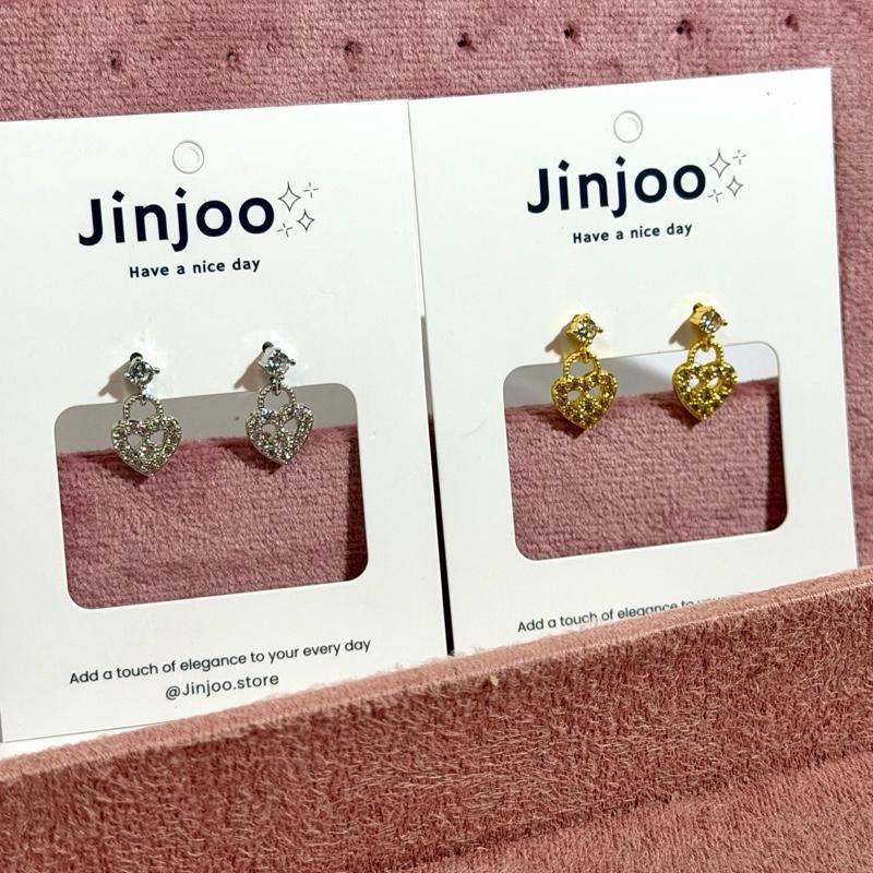Jinjoo ต่างหูหัวใจ รุ่น Glitter Heart ดีไซน์สวยหรู (แป้นทรงน้ำเต้า+จุกยาง)