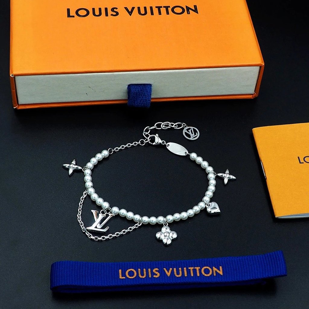 สร้อยข้อมือรูปหัวใจLouis Vuitton