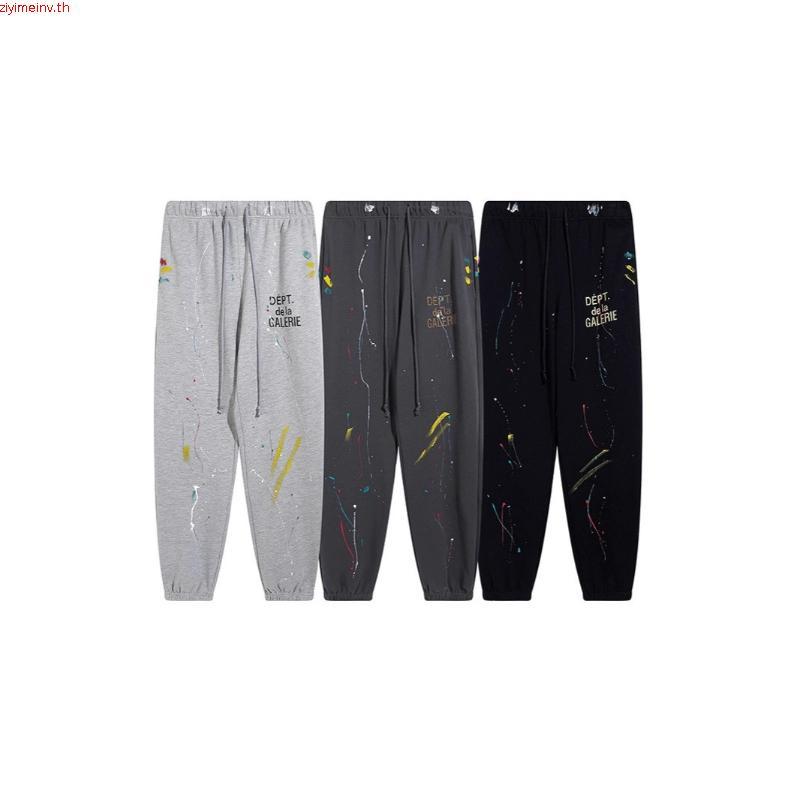 Gallery DEPT กางเกงขายาวลําลอง ผ้าฝ้ายแท้ พิมพ์ลายกราฟฟิติ โลโก้ตัวอักษรกราฟฟิติ DEPT