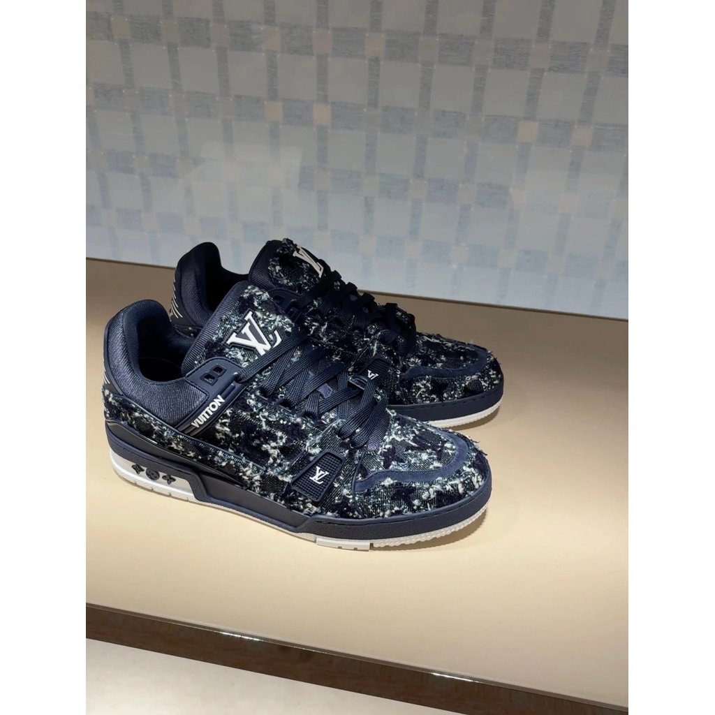 ใหม่ Louis Vuitton Louis Vuitton รองเท้าผ้าใบผู้ชายแฟชั่นรองเท้าลําลองทุกคู่