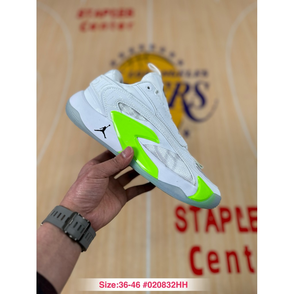 รองเท้ากีฬาสำหรับเทนนิสและบาสเก็ตบอล JA3 ออกแบบมาสำหรับการวิ่ง