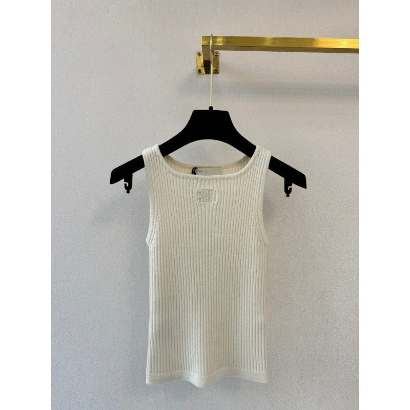 IFKY M1u M1u New sleeveless tank top is slimming and versatile for everyday wear