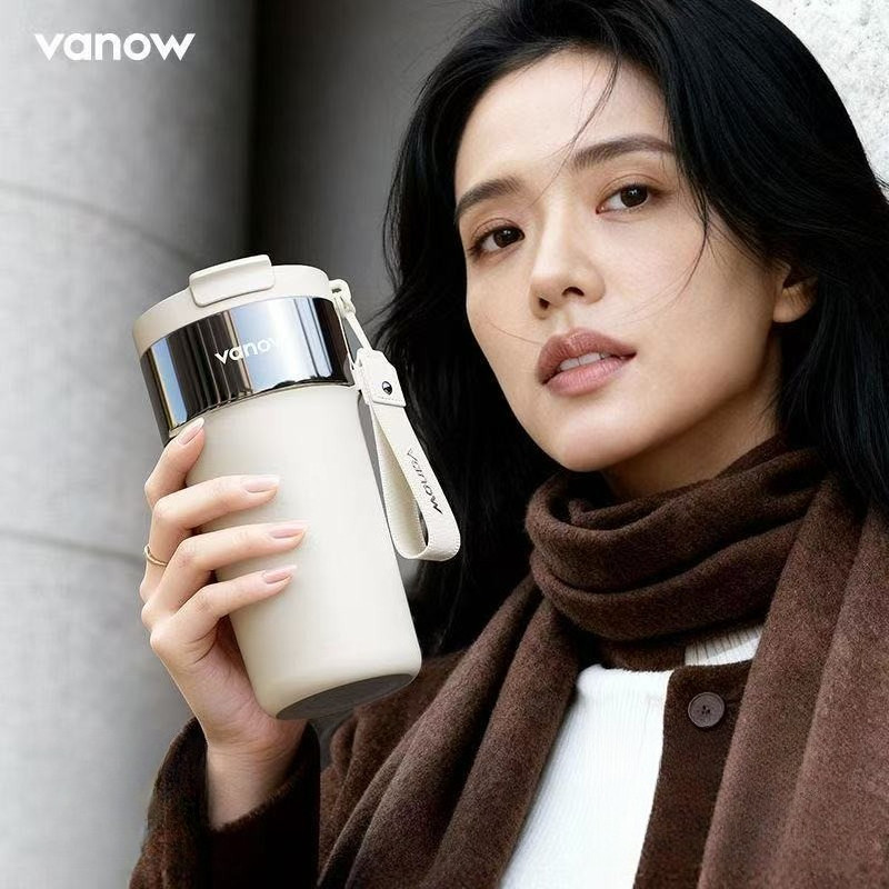 【LUCKY】VANOW แก้วเก็บความร้อนเคลือบเซรามิก ถ้วยกาแฟ แก้วน้ำเก็บความร้อนสำหรับผู้หญิง แก้วพกพาพร้อมหลอดดูด ทำจากสแตนเลส 316 เก็บความเย็นได้ดี ป้องกันการรั่วซึม ความจุ 590 มล.