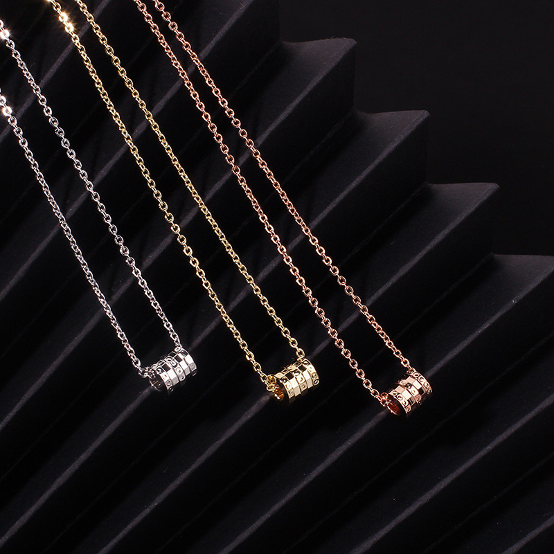 จี้สร้อยคอ 18K Gold และเงิน 925 สวมใส่ง่ายสำหรับผู้หญิงและผู้ชาย มีการออกแบบที่โดดเด่นและไม่ทำให้เกิดการแพ้