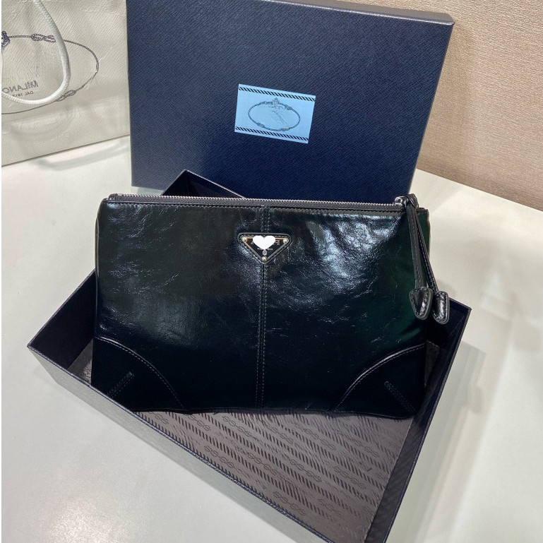 【ก่อนสั่งสอบถาม】ราคา4100 PD NH006A หนังมันเคลือบน้ำมัน กระเป๋าคลัตช์ Size28*18cm