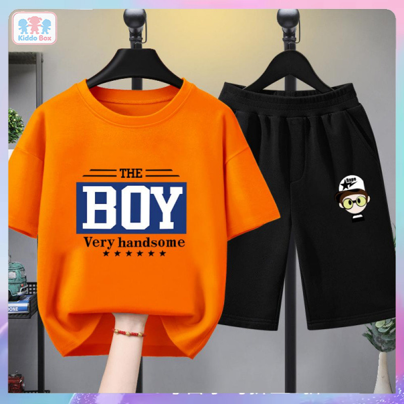ชุดเสื้อผ้าเด็กผู้ชาย คอลเลคชั่นฤดูร้อน พิมพ์ลาย แขนสั้น กางเกงขาสั้น ชุดสองชิ้น มาใหม่ 2026 รองรับ 100-150 พร้อมส่งภายใ