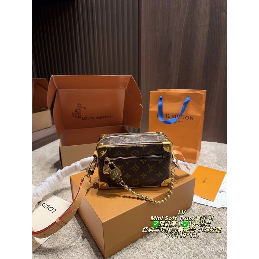 กระเป๋าสะพายข้างคลาสสิก จากผ้าแคนวาส ขนาด 19x13 นิ้ว พร้อมมุมโลหะและโซ่สีทอง