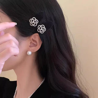 กิ๊บติดผมสไตล์ฝรั่งเศสหรูหรา ประดับไข่มุกเทียมและดอกคามิเลีย สำหรับผู้หญิง ผิวสัมผัสกำมะหยี่