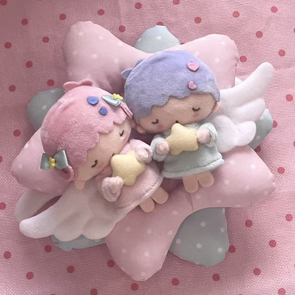 พร้อมสต็อก Little Twins Star Twins Star Little Twins Star "Holding Stars" ตุ๊กตาน่ารักตุ๊กตาจี้ขนาดเ
