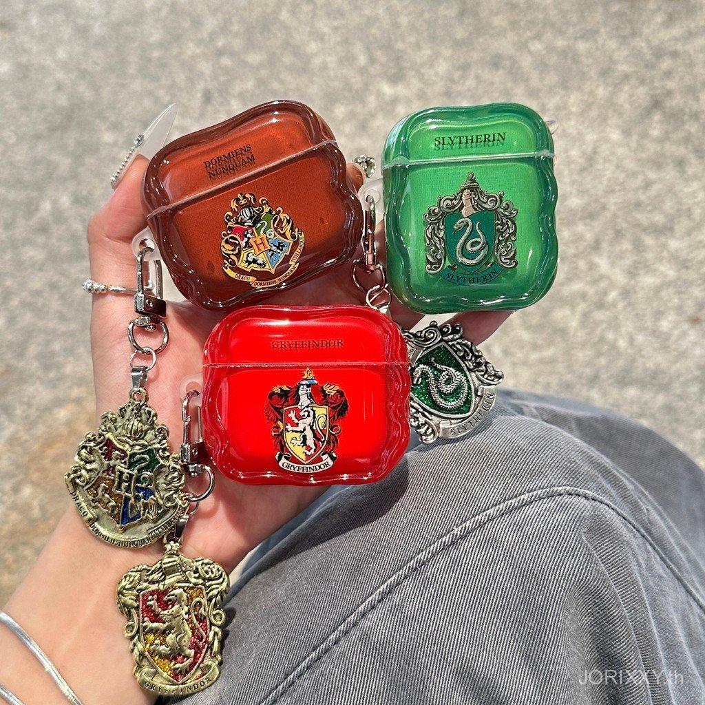 Harry Potter College Badge เหมาะสําหรับ Airpods4/aipods2 เคสป้องกันหูฟังไร้สายบลูทูธซิลิโคนกึ่งโปร่ง