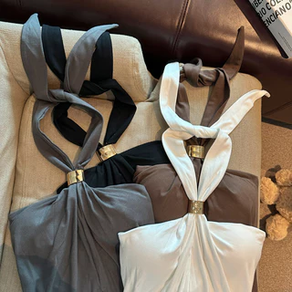 HOT 'พร้อมส่ง' เสื้อคล้องคอแบบผูก สไตล์จับจีบ ดีเทลจี้โลหะ เพิ่มความหรู มีบราในตัว FY10168