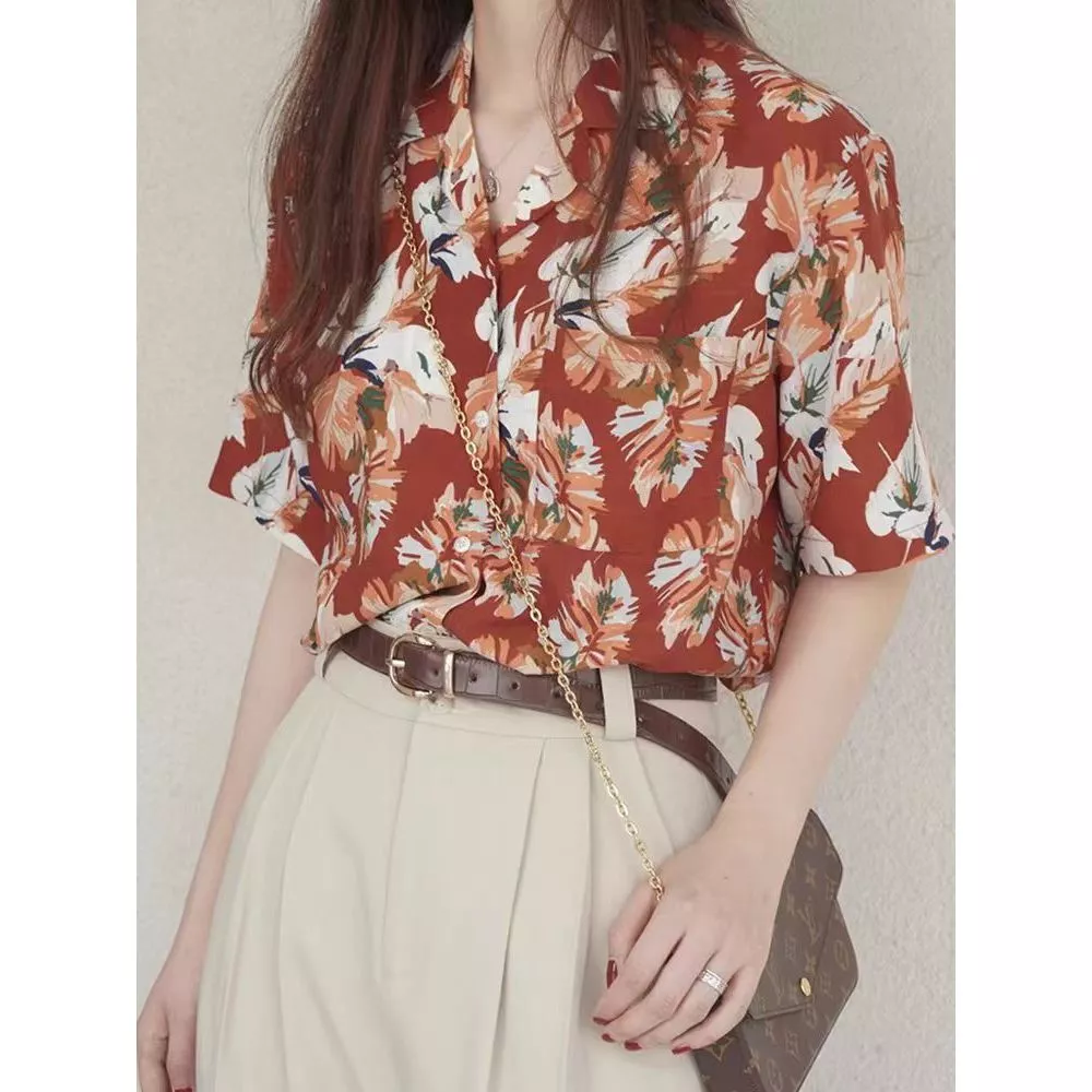 เสื้อลายใบเมเปิ้ลแขนสั้น ทรงหลวม