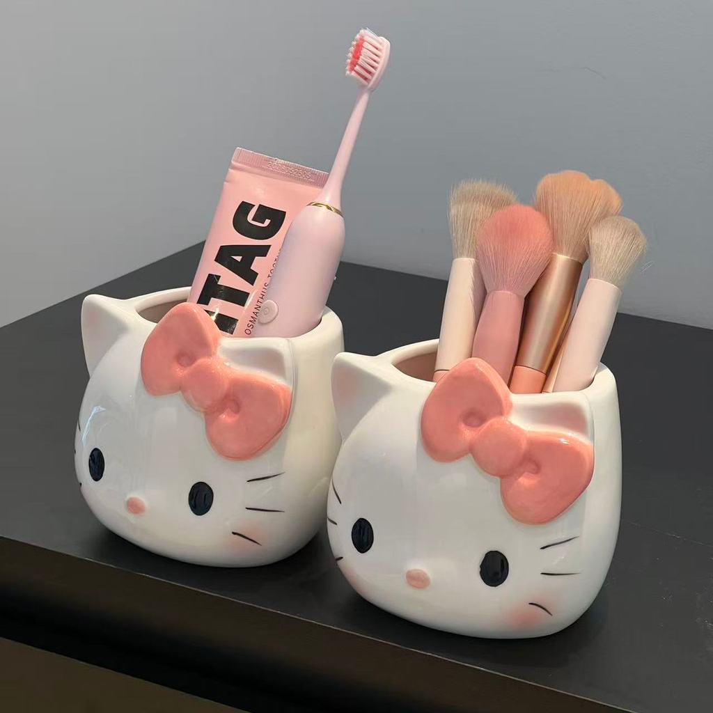 Sanrio KT Cat Kitty Hello Kitty เซรามิค Creative Simple แปรงแต่งหน้าห้องนั่งเล่น Jar ตกแต่ง