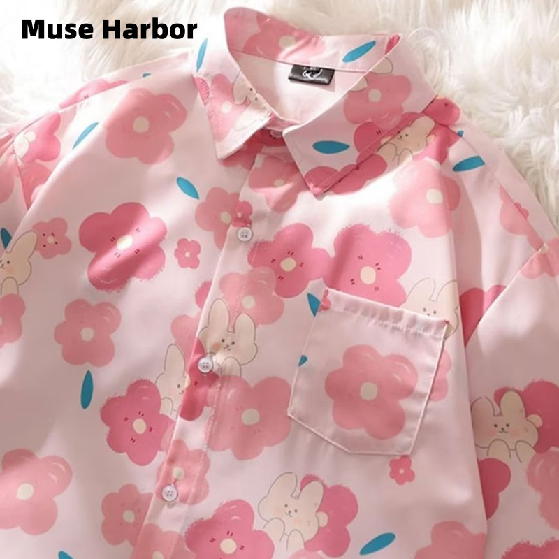 Muse Harbor เสื้อเชิ้ตแขนสั้น พิมพ์ลายดอกไม้น่ารัก สไตล์ญี่ปุ่น สําหรับผู้ชาย