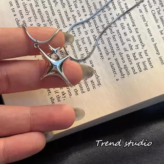 สร้อยคอรูปดาวกากบาทแบบใหม่ สไตล์เกาหลี สร้อยคอแฟชั่นที่สวมใส่ได้หลากหลายโอกาส เหมาะสำหรับทุกคน โซ่สแตนเลสไม่มีวันซีดจาง