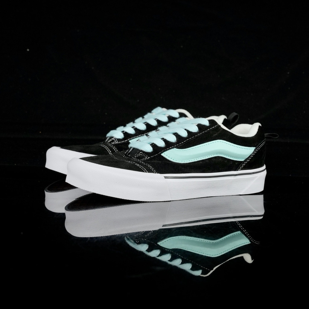 Vans Knu Skool รองเท้าบอร์ดลําลองตัดต่ําสีดําและสีน้ําเงิน