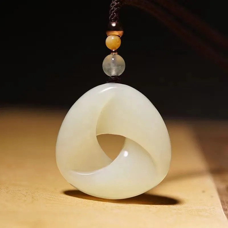 จี้หยกสร้อยคอจี้ Hetian หยก Xinjiang จี้ผู้ชายผู้หญิงจี้ธรรมชาติ Times Run หยกขาวกลับชาติมาเกิดหยกมง