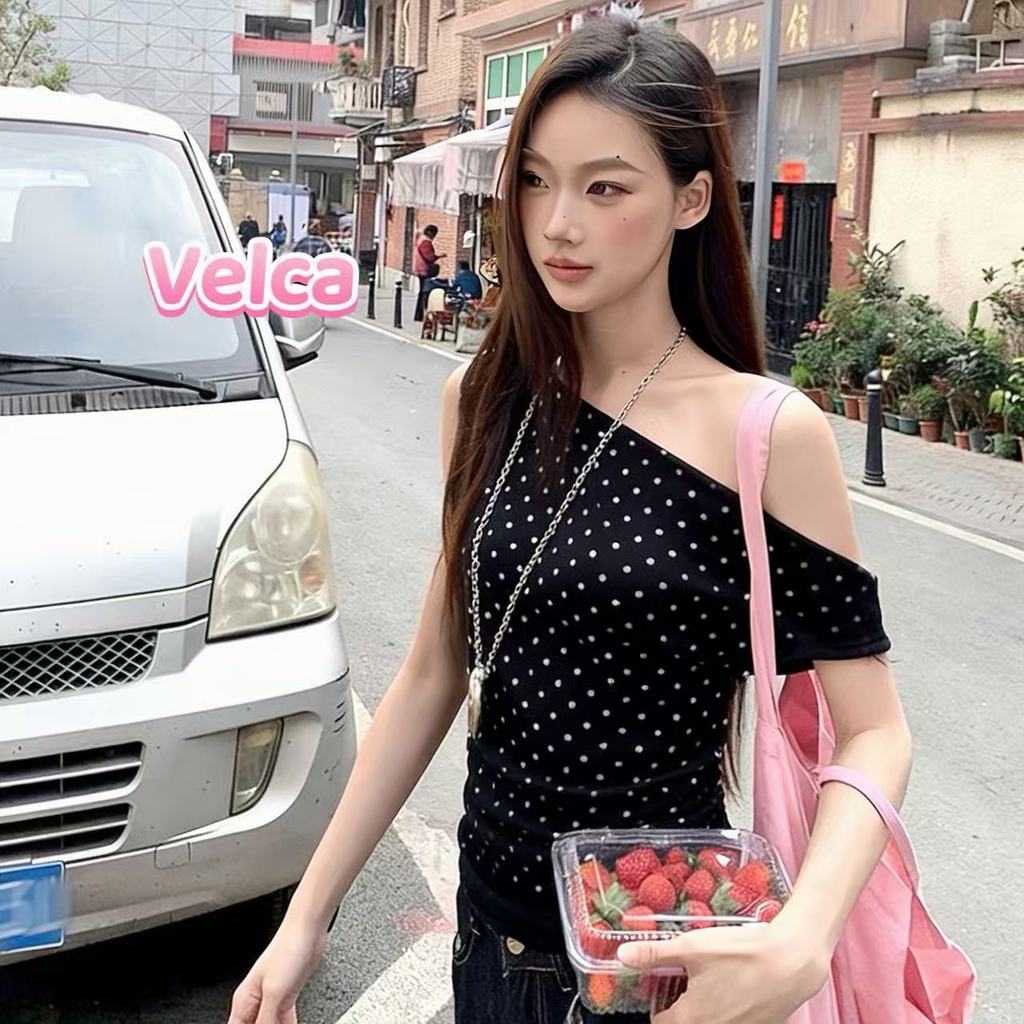 Velca ส่งไวจากไทย เสื้อปาดไหล่ สุดเก๊ ลายจุด 2สี เสื้อยืดผู้หญิง สไตล์หวานน่ารัก