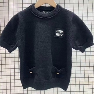 พร้อมส่ง ! Miu Miu !เสื้อกันหนาว แขนสั้น แบบทันสมัย สําหรับผู้หญิง