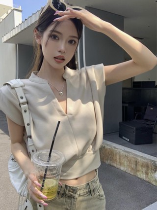 66175 เสื้อยืด คอวี แขนกุด เข้ารูป ดูสั้น