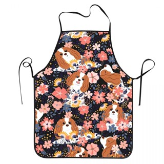 ผ้ากันเปื้อน ลาย Cavalier King Charles Spaniel Flowers น่ารัก สําหรับผู้ชาย และผู้หญิง ทุกเพศ ผู้ใหญ่ เชฟ ทําอาหาร ครัว สุนัข ห้องโดยสาร อาหาร