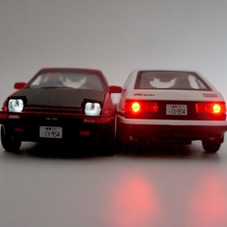 ใหม่ โมเดลรถยนต์ Initial 1:28 D Toyota TRUENO AE86 Diecast มีเสียง และไฟ ของเล่นสําหรับเด็ก