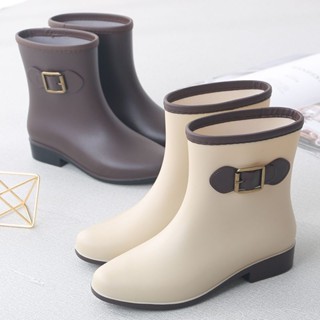 Rain Shoes ผู้หญิงกลางกระบอกน้ำ รองเท้าแฟชั่นสั้นกระบอก Rainboot ลื่นแบนพลาสติกบวกขนแกะครอบคลุมรองเท้า รองเท้าห้องครัว