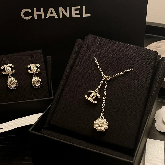 ชาแนล Chanel camellia necklace camellia earrings